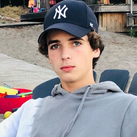 Meet your Posher, Kim - Picture 1 of 1